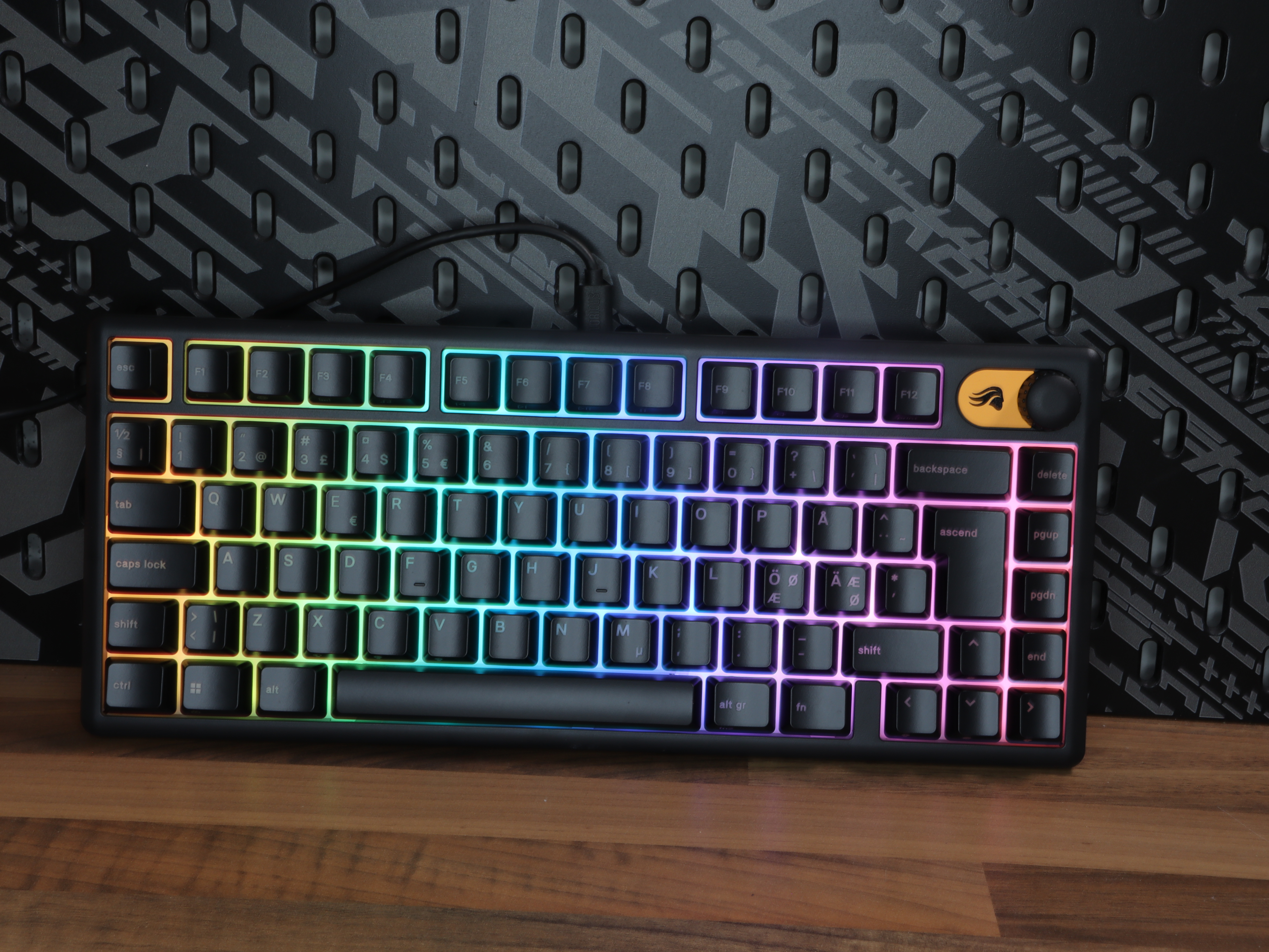 Glorious GMBK 75% low price budget waterproof gaming keyboard wired.JPG